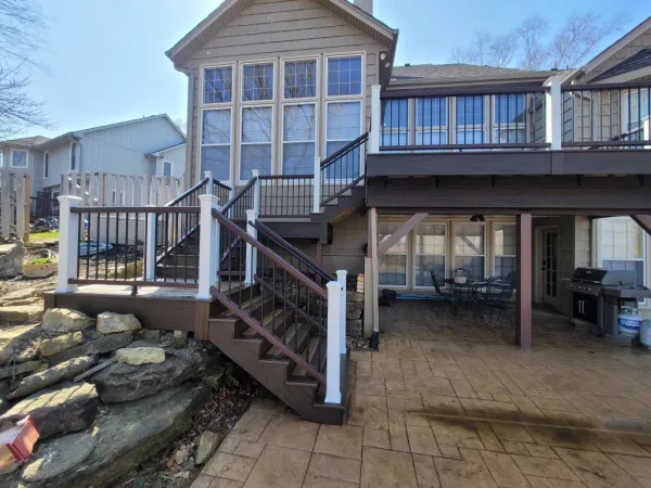 We are an elite vinyl deck builder near Smithville MO.