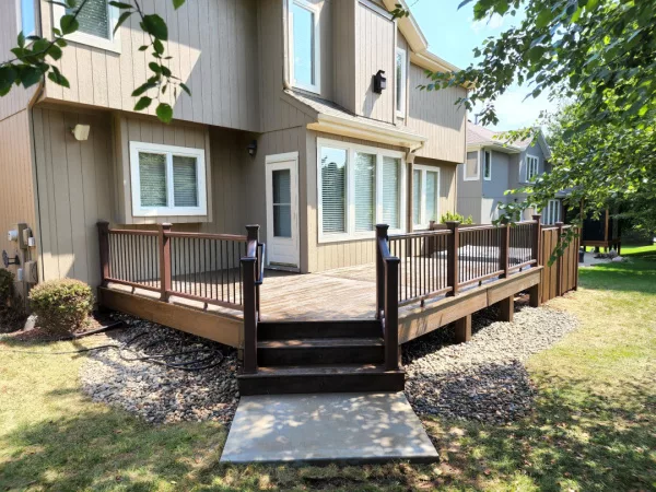 We are a leading Vinyl deck builder near St Joseph MO.